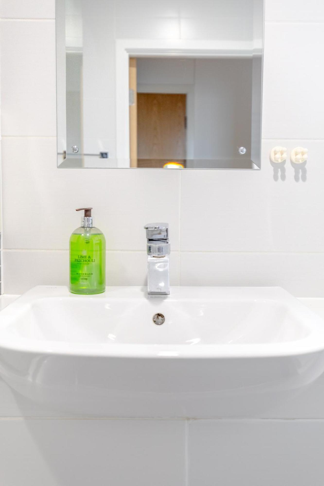 Apartamento & Modern 1bd Flat With Balcony Hackney! Londres