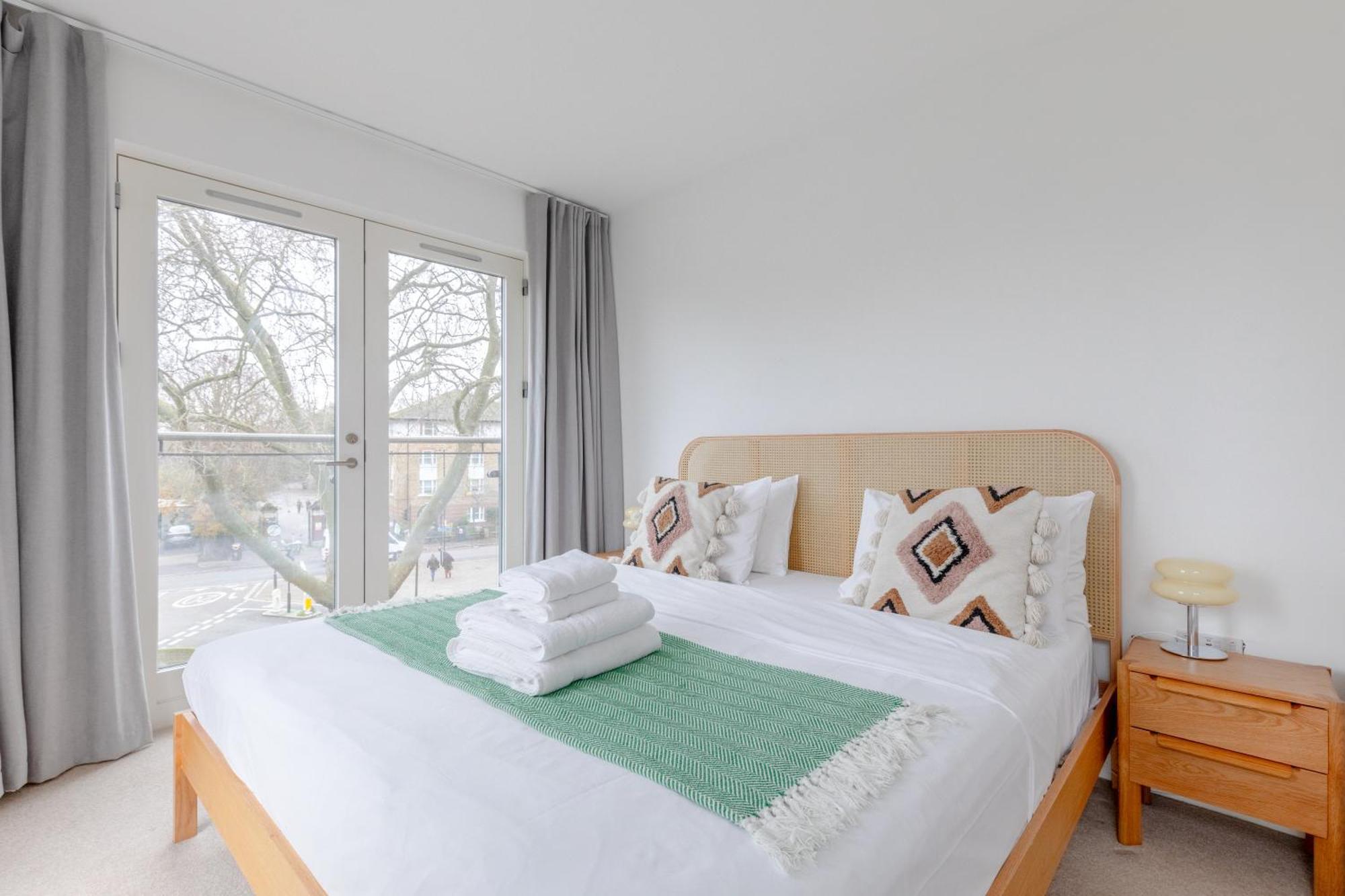 & Modern 1bd Flat With Balcony Hackney! * Londres