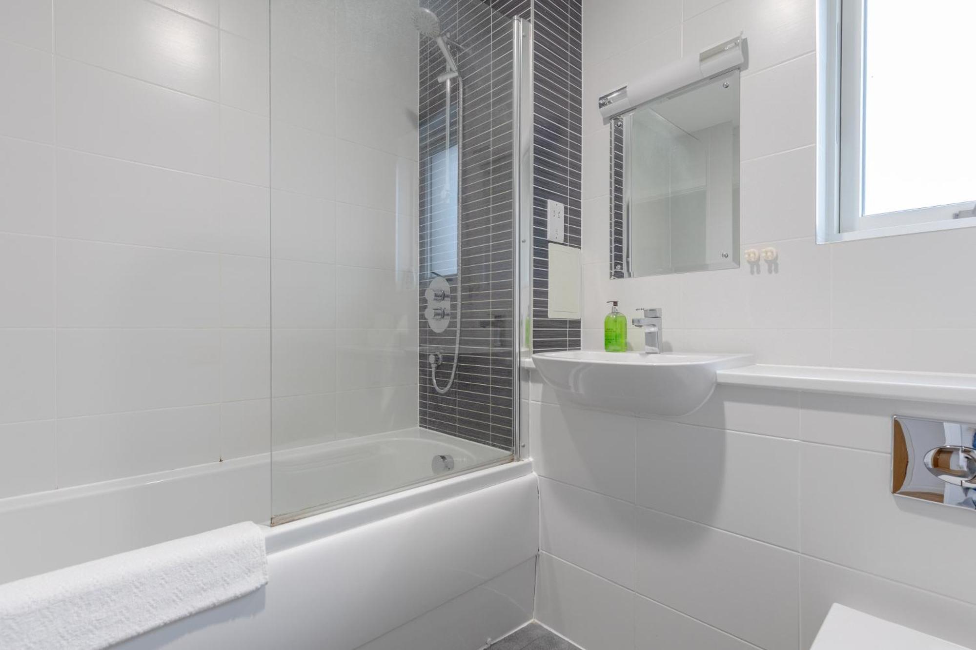 & Modern 1bd Flat With Balcony Hackney! Apartamento