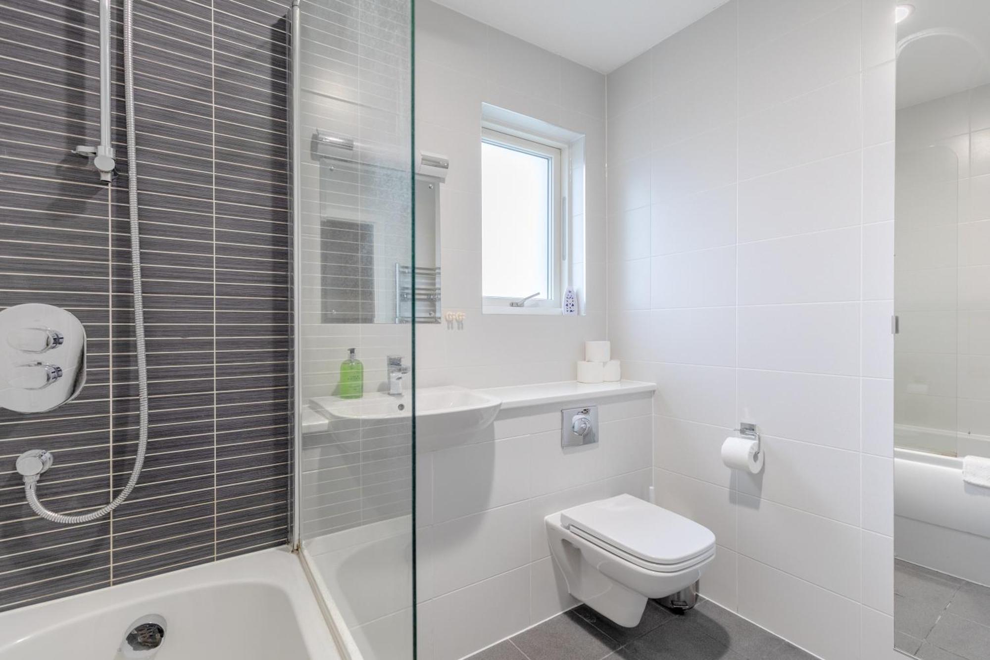 & Modern 1bd Flat With Balcony Hackney! Apartamento Londres