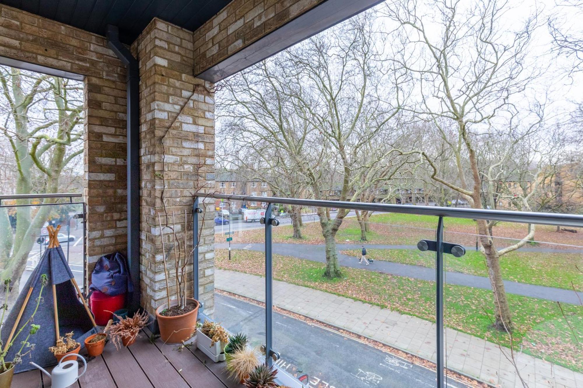 Apartamento & Modern 1bd Flat With Balcony Hackney! Londres