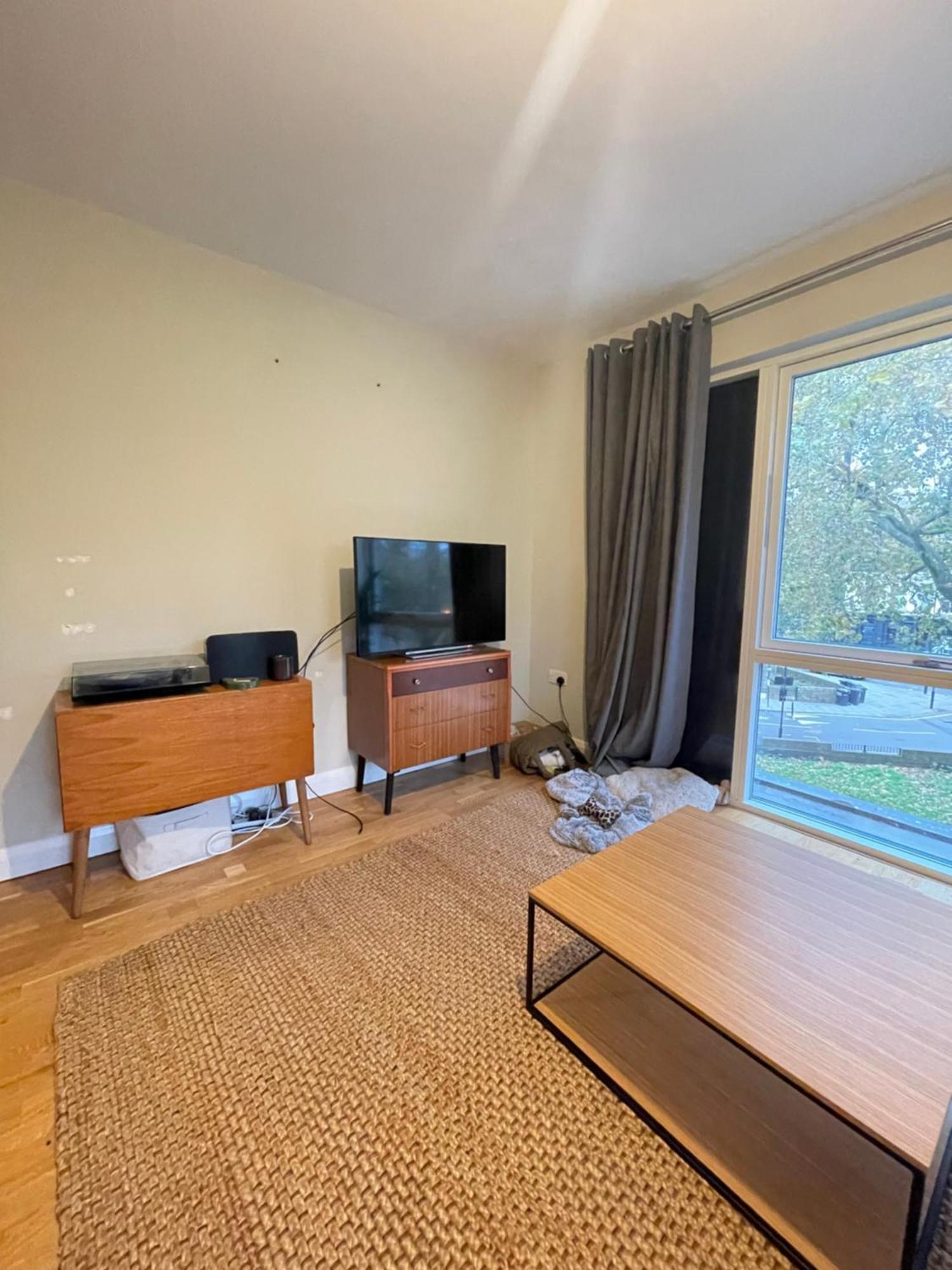 Apartamento & Modern 1bd Flat With Balcony Hackney! Londres