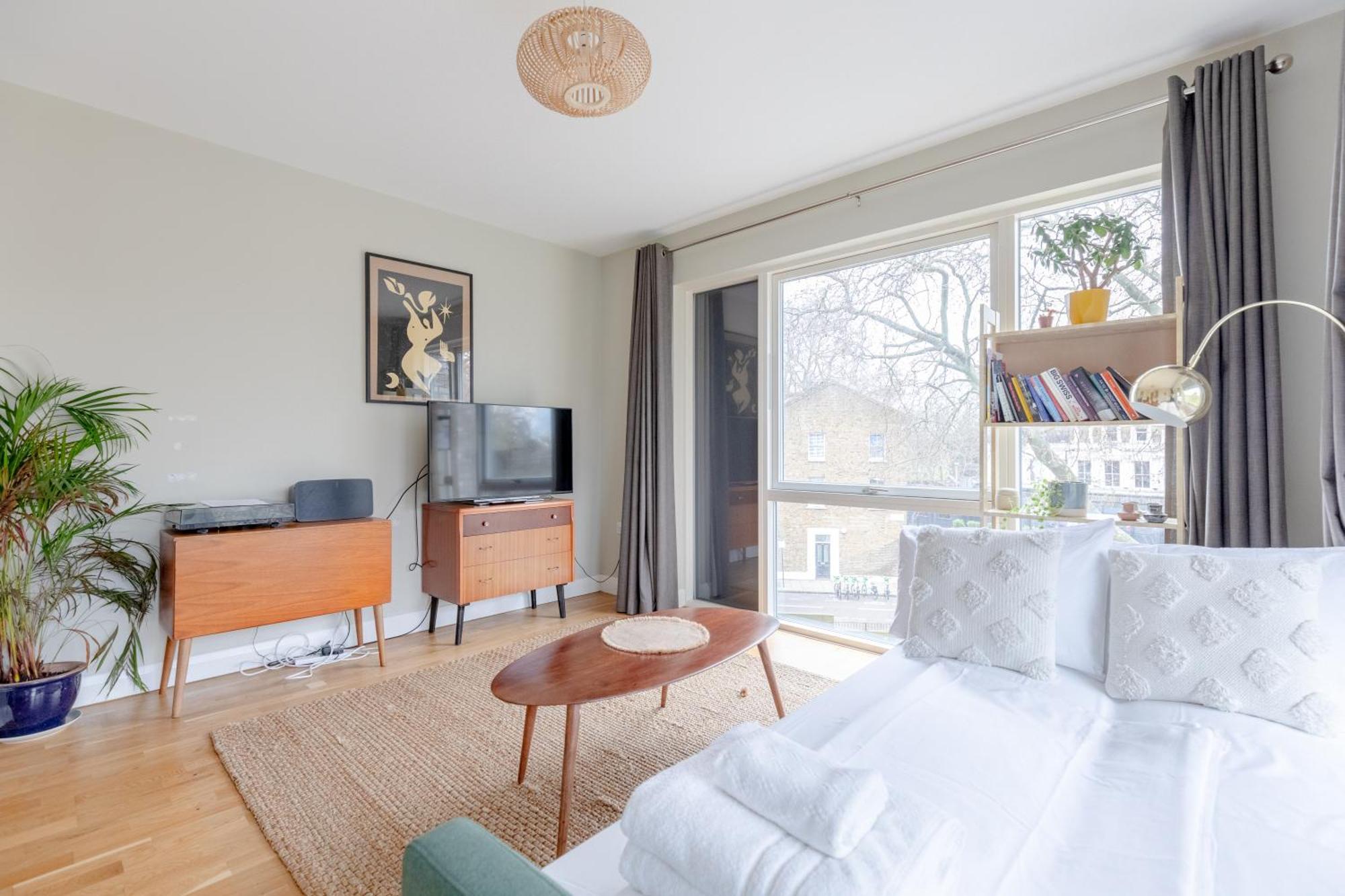 & Modern 1bd Flat With Balcony Hackney! * Londen