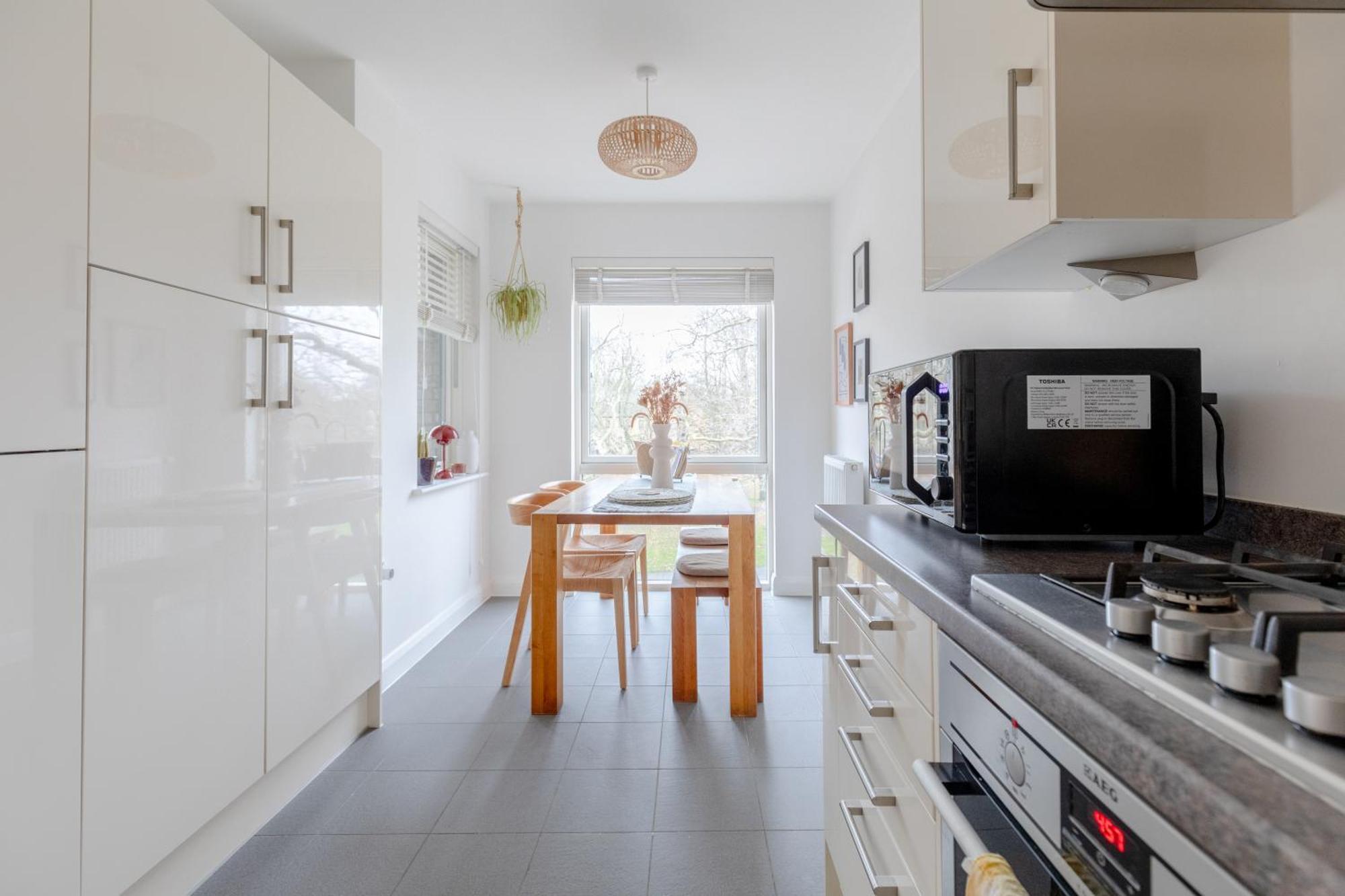 & Modern 1bd Flat With Balcony Hackney! Londen